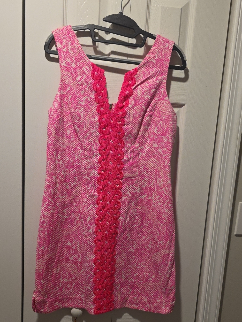 Lilly Pulitzer Women's Pink Patterned V-Neck Sheath Dress with Scallop Trim